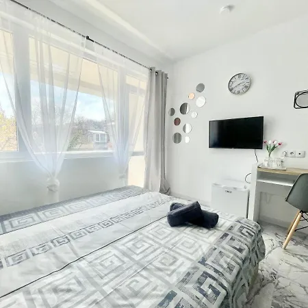 Glassroom- самостоятелна Private Apartament Varna
