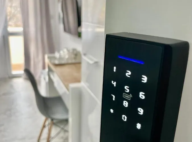 Glassroom- самостоятелна Private アパート *